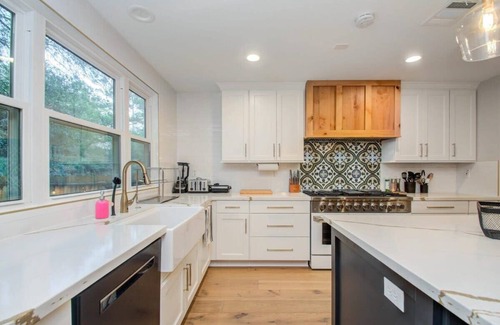 Alden Bridge House | Luxury Mansion Dream Home - 4 Bed, Pool, Grill