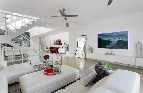 Downtown Fort Lauderdale House | Luxury Mansion, Game Room, Pool, Rooftop, Skyline, Walk to Las Olas