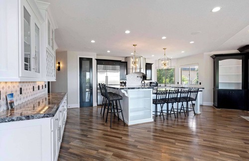 Draper House | Luxury Mansion *Sleeps 20 *Pool *SportCrt *Theater