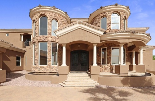 Litchfield Park House | Luxury Mansion with 4 private balconies! Amazing inside and outside!