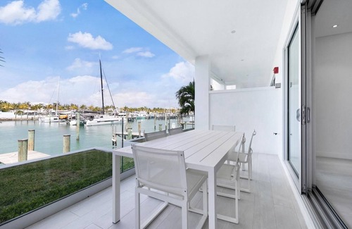 Nassau Villa | Luxury Marina & Beach Villa @ Palm Cay