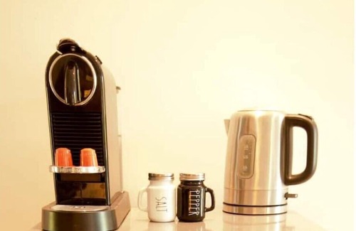 West Los Angeles Apartment | LUXURY MASTER SUITE Own Entry WestLA/Santa Monica