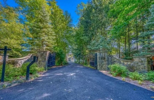 Lake George House | Luxury Meets the Lake