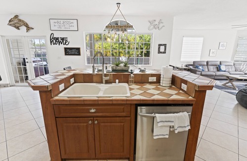 Miami Springs House | Luxury Miami Mansion Pool Game Room Gym Near Beaches/Shopping!
