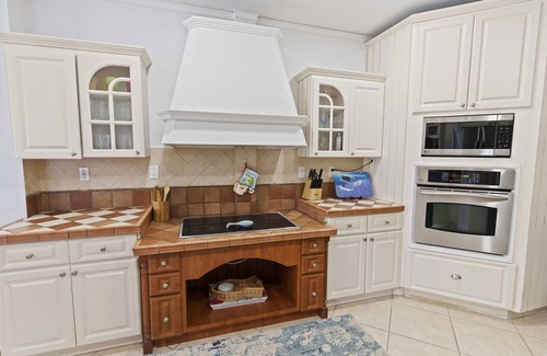 Miami Springs House | Luxury Miami Mansion Pool Game Room Gym Near Beaches/Shopping!