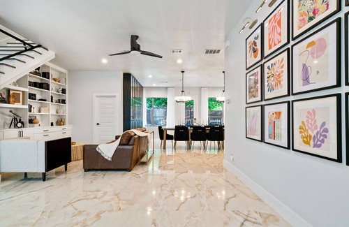 West Dallas House | Luxury Mid Century Modern★Rooftop★Near Everything!