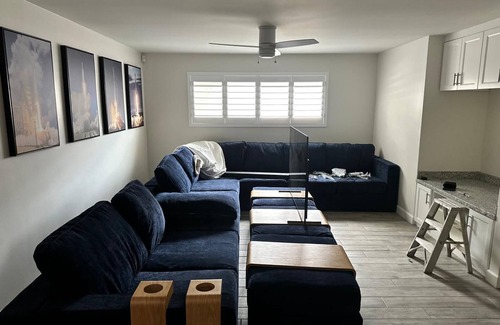 Bellair House | Luxury Mid-Term Stay - Golf, Spa & Pool, Pet Friendly, Walkable, Playground