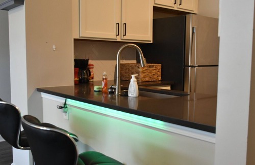 Atlantic Station Area Apartment | Luxury Midtown Apartment w/ gym, pool, and balcony next to Atlantic Station!