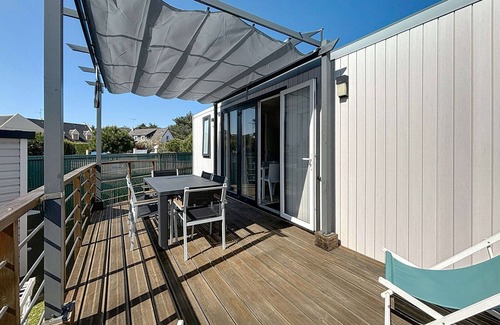 Jullouville-les-Pins House | Luxury Mobile Home: Beach, Pool, 3BR, Patio, Parking, Wi-Fi Included, Pet-Friendly