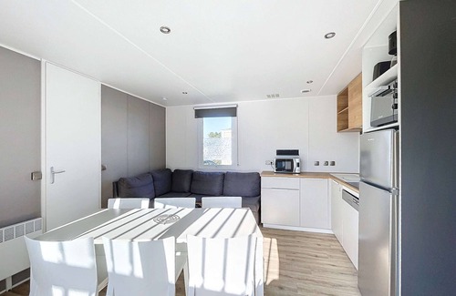 Jullouville-les-Pins House | Luxury Mobile Home: 3 Bedrooms, Heated Pool, 200m from Beach, Sleeps 6