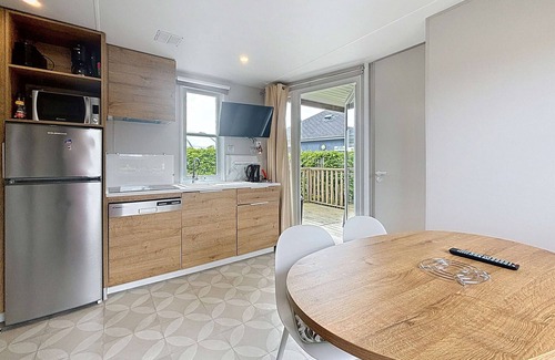 Jullouville-les-Pins House | Luxury Mobile Home Near Beach with Pool & Fitness, 2 Bedrooms, 4 Guests