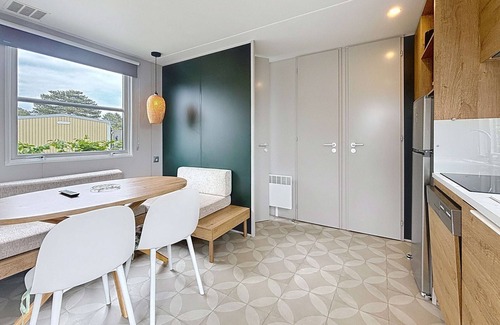 Jullouville-les-Pins House | Luxury Mobile Home Near Beach with Pool & Fitness, 2 Bedrooms, 4 Guests