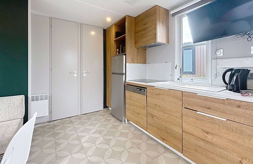 Jullouville-les-Pins House | Luxury Mobile Home Near Beach with Pool & Fitness, 2 Bedrooms, 4 Guests