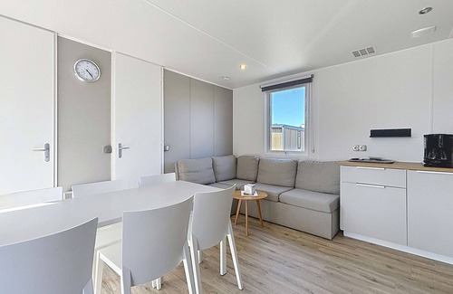 Jullouville-les-Pins House | Luxury Mobile Home for 6, Heated Pool, 200m from Beach