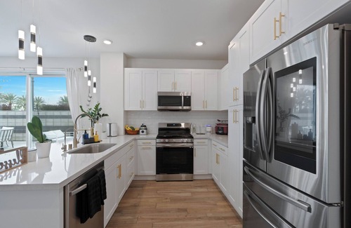 Mira Loma Condo | Luxury Modern 3/2 Home Near Ontario Airport