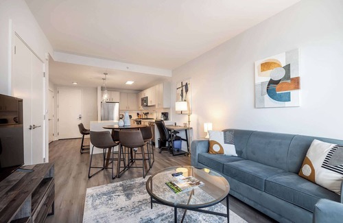 Downtown Apartment | Luxury Modern Apt with Pool