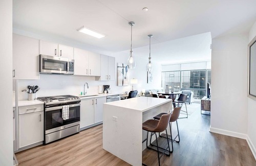 Downtown Apartment | Luxury Modern Apt with Pool