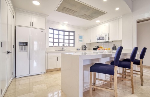 Los Cabos Condo | Luxury Modern Decor! * Lands End from Balcony! Medano Beachfront!