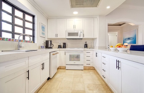 Los Cabos Condo | Luxury Modern Decor! * Lands End from Balcony! Medano Beachfront!