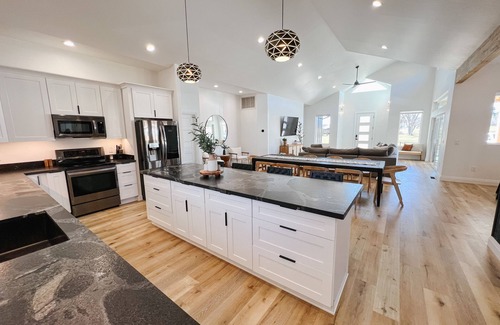 Show Low House | LUXURY MODERN FAMILY GETAWAY- Bison Ridge Retreat