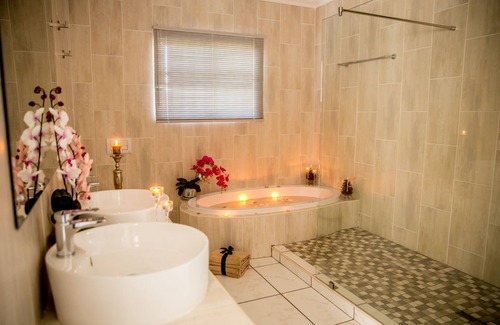 Hibiscus Coast Other | Luxury Modern Farm House B&B -Golf, Farm Tour, mountain biking, Fishing, Beach