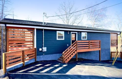 Gatlinburg House | Luxury Modern Gatlinburg Cabin Hot Tub and Sauna