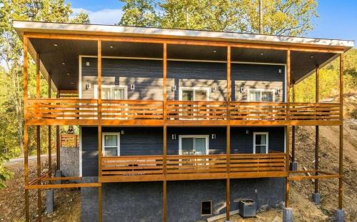 Gatlinburg House | Luxury Modern Gatlinburg Cabin Hot Tub and Sauna