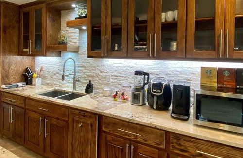Grand Prairie House | Luxury Modern House 7 bed 4 bath.