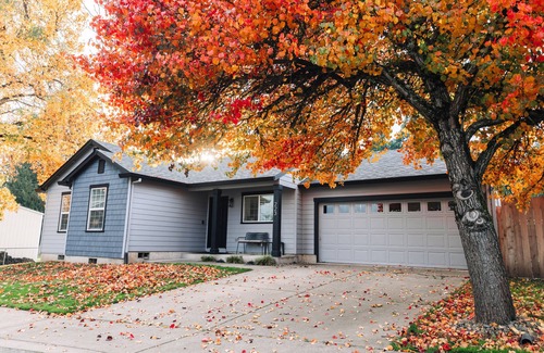 Four Corners House | Luxury Modern King Suite - Family/Business Getaway