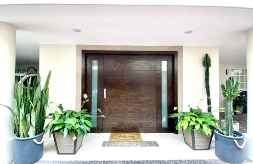 Guadalupe Inn House | Luxury modern house: For families, with garden in an exclusive and secure community.