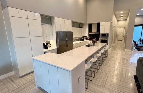 Chandler House | Luxury Modern Oasis - Gym & Pool