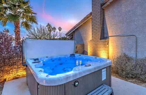 Green Valley North Apartment | Luxury Modern Pool Jacuzzi 15 min to Vegas Strip