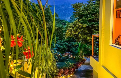 Canaveral House | Luxury Modern Retreat Steps from fabulous Tayrona Park, 4bd house with AC & WiFi