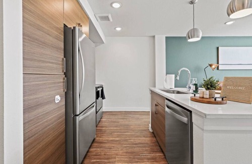 Oak Cliff Apartment | Luxury Modern Retreat in the Heart of Dallas