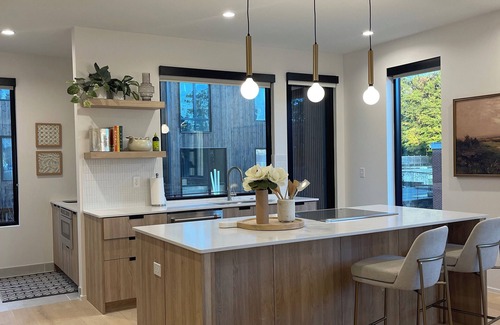 Greenville Downtown House | Luxury Modern Townhome w/Rooftop Terrace