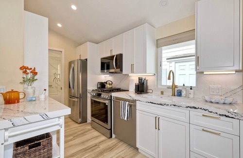 Townsite House | Luxury Monarch Estate – 3 Units | A/C | Walk to Beach, Pier & Dining