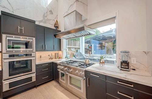 Neartown Apartment | Luxury Montrose Pool Home Villa
