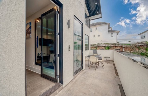 Neartown Apartment | Luxury Montrose Pool Home Villa