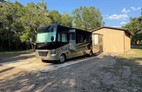 Crestview House | Luxury Motorhome in South Crestview with WiFi, AC