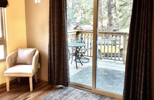 Pine Cove Cabin | Luxury Mountain Cabin - Dog Friendly! 30 day minimum stay.