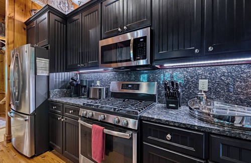 Highlands Cabin | Luxury Mountain Cabin in Quiet Neighborhood, Minutes to Main Street, Highlands