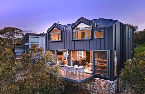 Lake Crackenback Ski Chalet | Luxury Mountain Chalet one of Crackenback's best