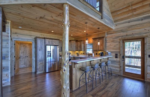 Aska House | Luxury Mountain Escape on Aska ~ NEW Hot Tub, Game Room & Spectacular Views!