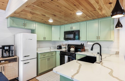 Luray House | Luxury Mountain Home - Shenandoah - Private Retreat