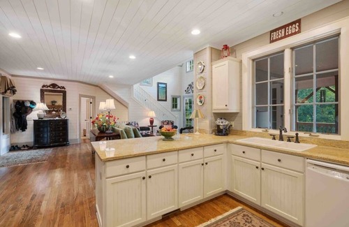 Cullowhee House | Luxury Mountain Home with Large Outdoor Fire Pit