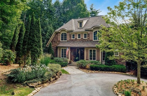 Cullowhee House | Luxury Mountain Home with Large Outdoor Fire Pit