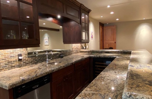 Truckee House | Luxury Mountain Lodge - 5BR w/hot tub, game room & resort-level amenities