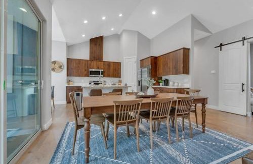 Williams House | Luxury Mountain Retreat with studio apartment