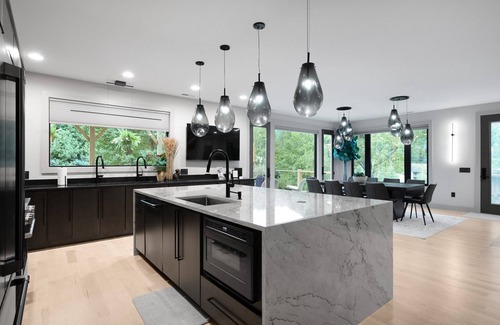 Waynesville House | Luxury Mountain View Spa Retreat - Hot Tub + Cold Plunge
