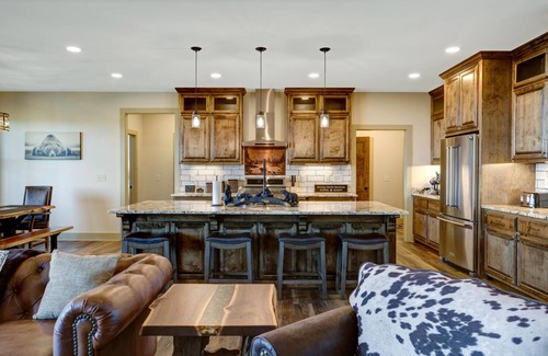Unaka Cabin | Luxury & Mountain Views! 4000 SqFt w/Hot Tub, Theater, Arcade, Pool, & Discounts